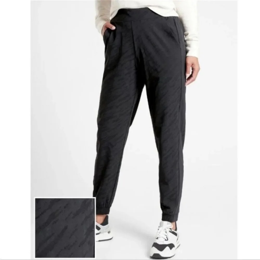 Athleta Brooklyn Textured Animal Print Black Jogger Size 2